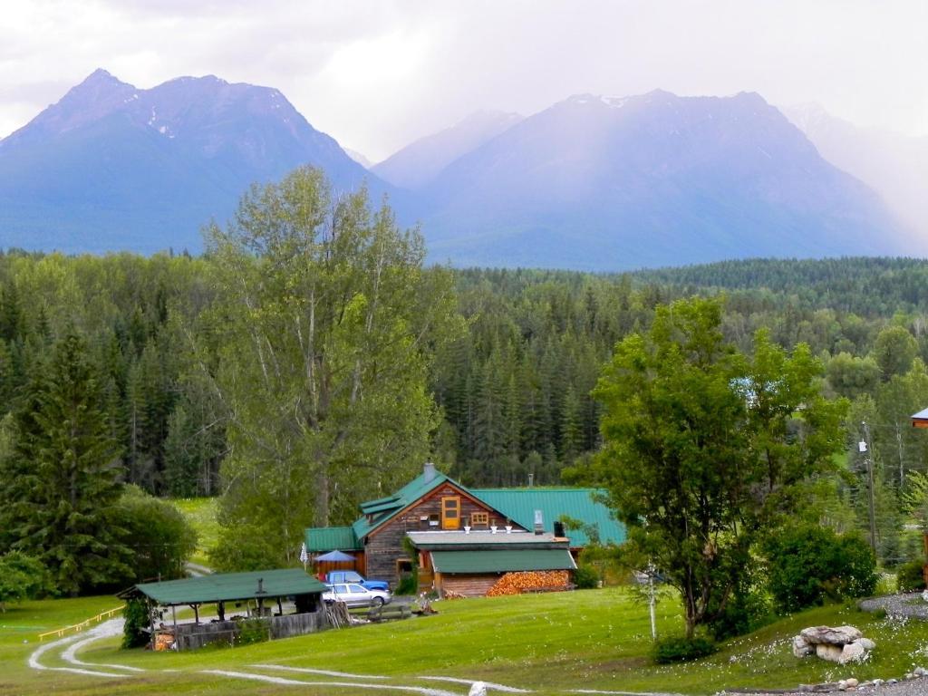 Blaeberry Mountain Lodge Golden Exterior foto